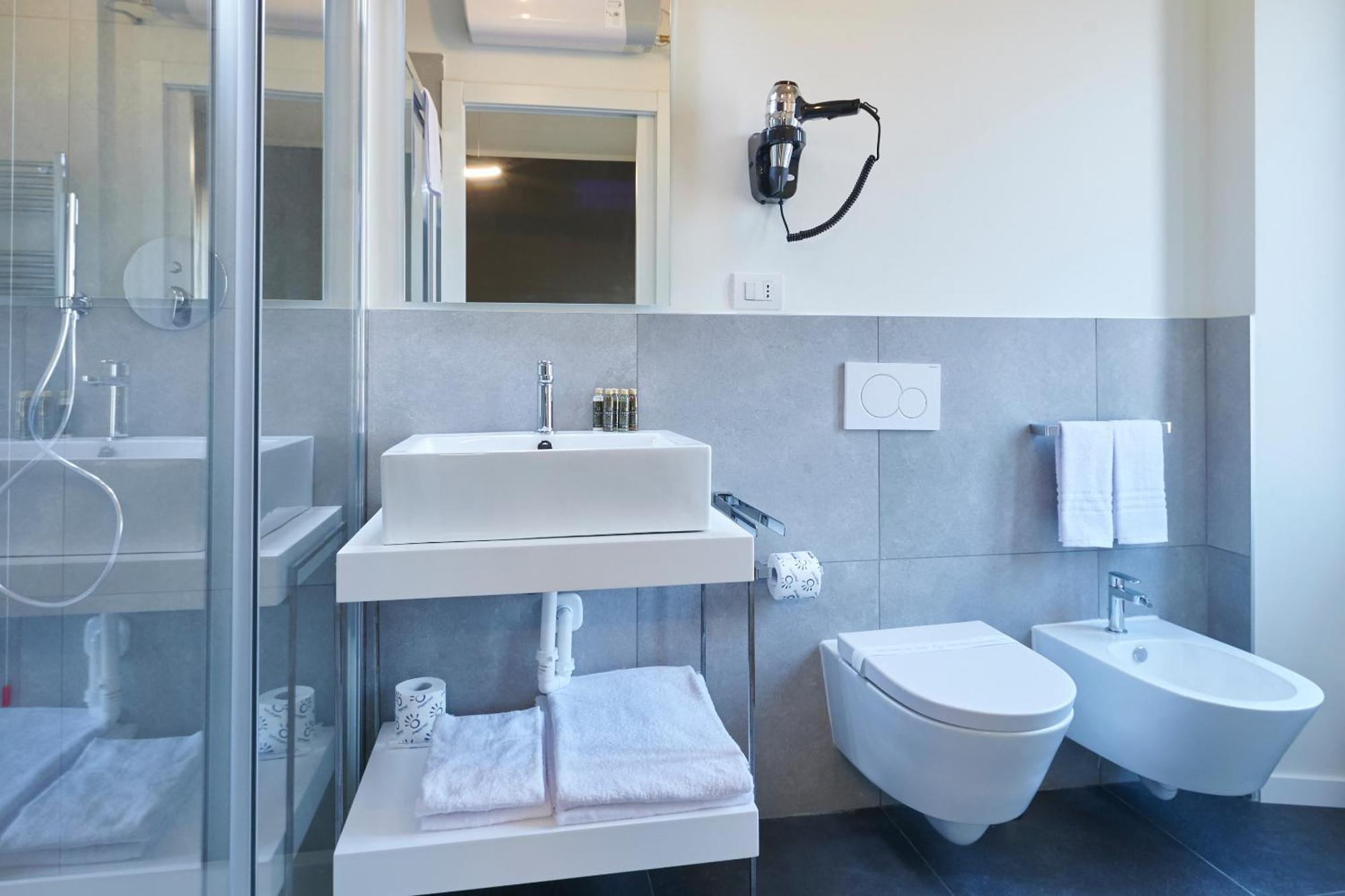 White Ribbon Hotel Milaan Buitenkant foto