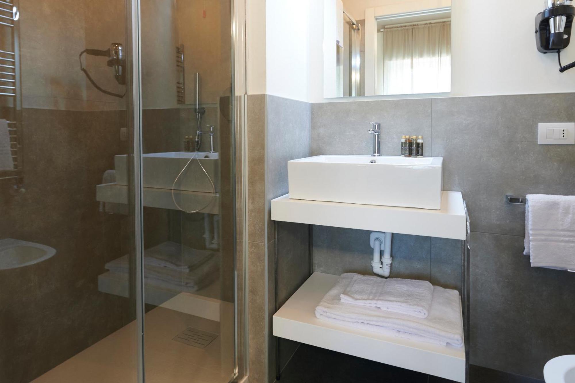 White Ribbon Hotel Milaan Buitenkant foto