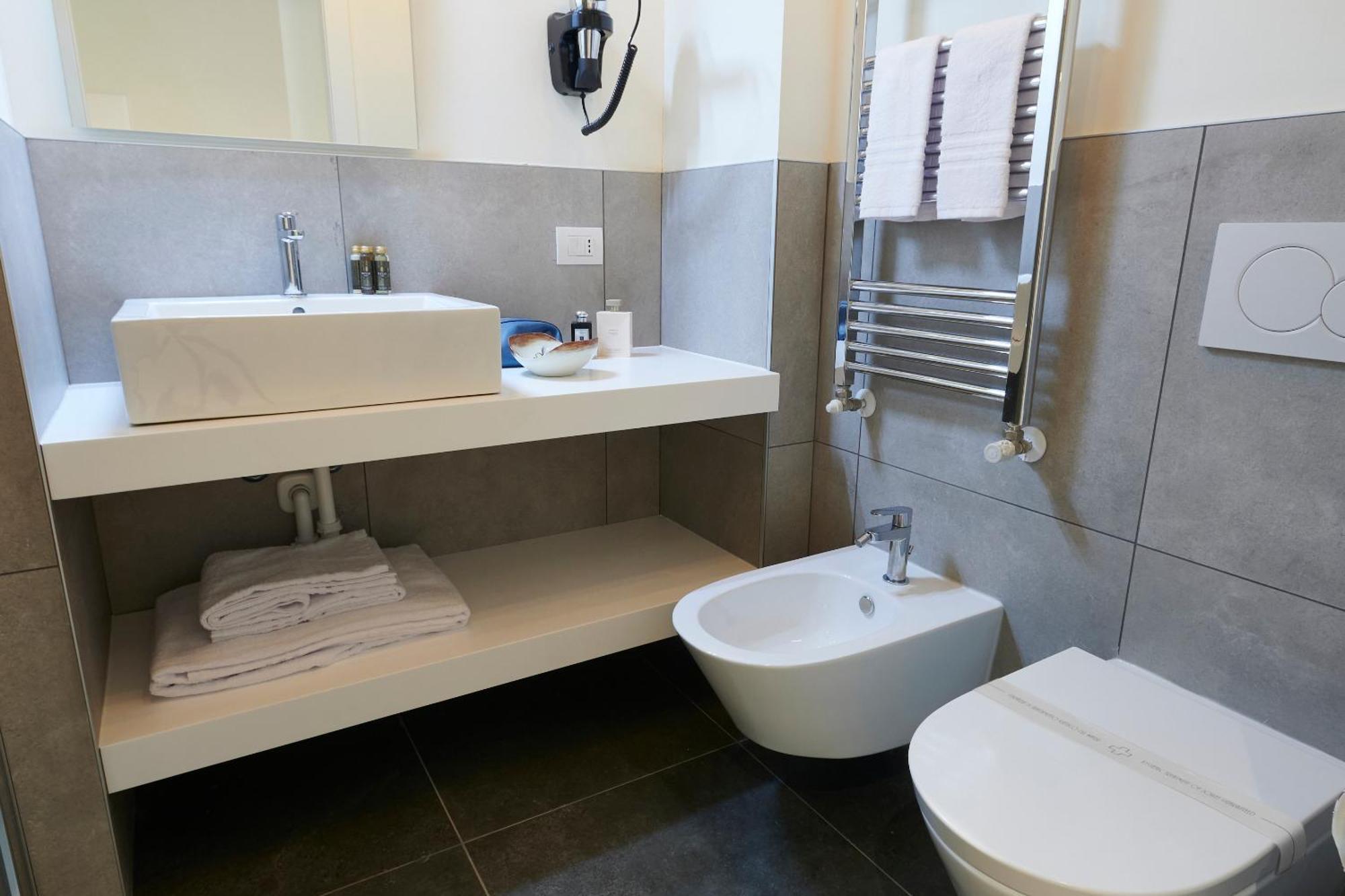 White Ribbon Hotel Milaan Buitenkant foto