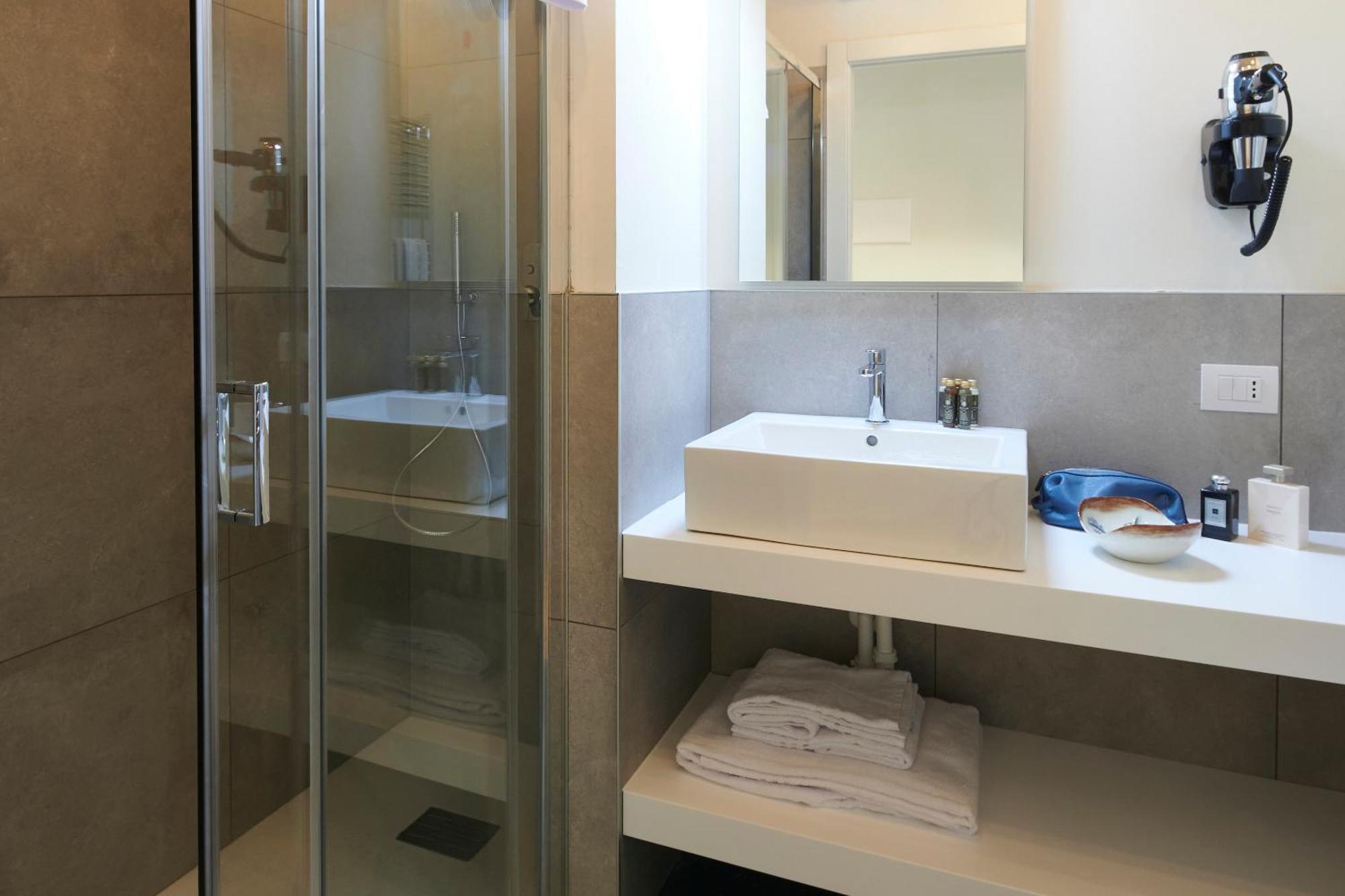 White Ribbon Hotel Milaan Buitenkant foto