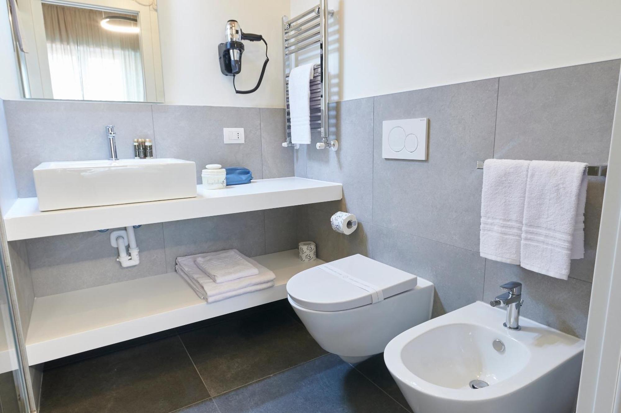 White Ribbon Hotel Milaan Buitenkant foto